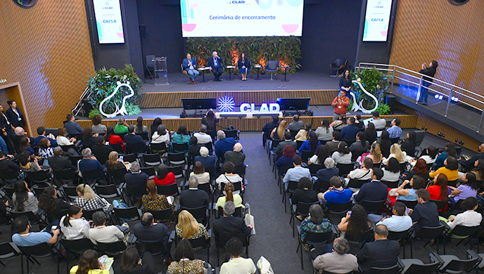 Pepe Mujica participa do Congresso do CLAD com apelo à reflexão sobre desafios da democracia e necessidade de Estado mais eficiente